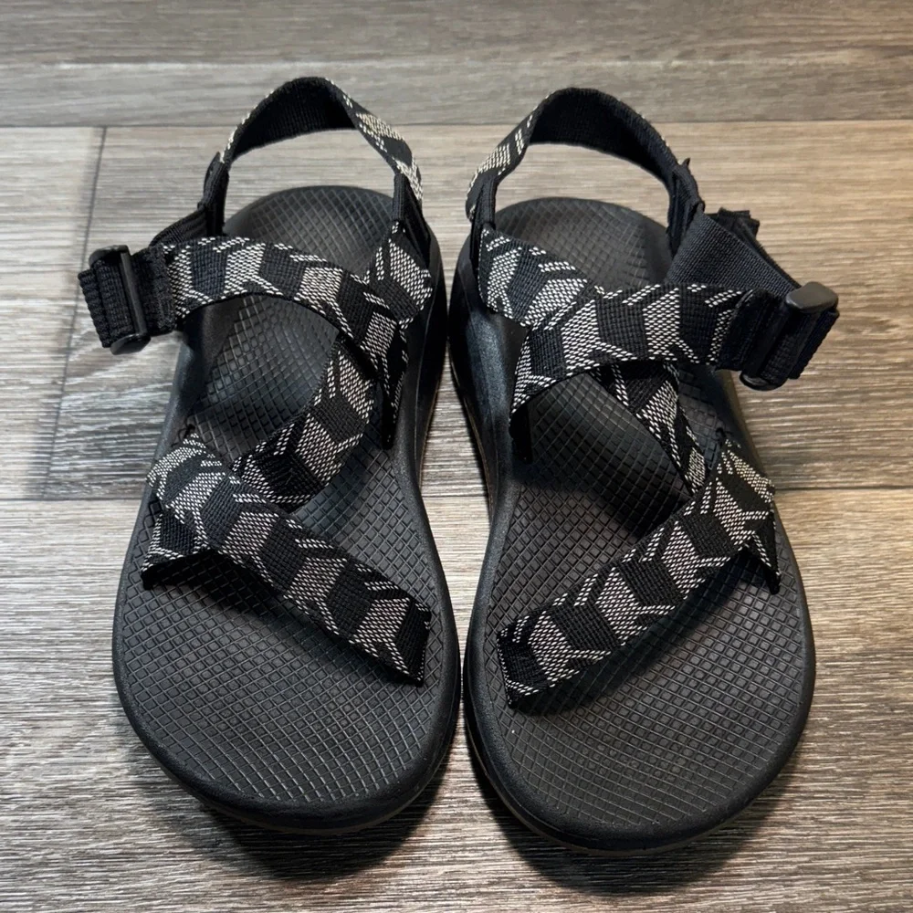 Chaco Black and Gray Strappy Sandals men’s size 8 (s197)